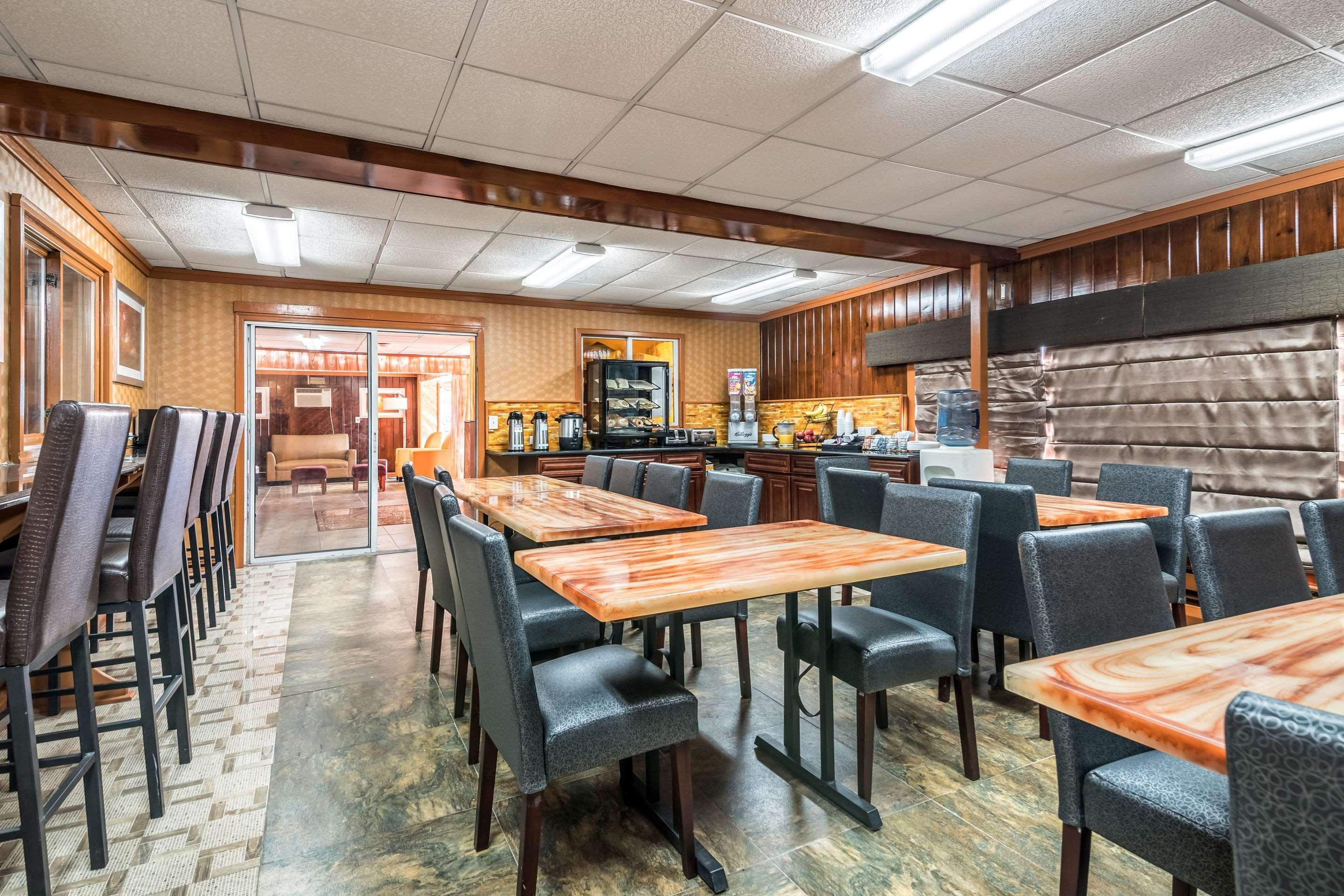 Econo Lodge Rutland City Near Hwy 7 Buitenkant foto