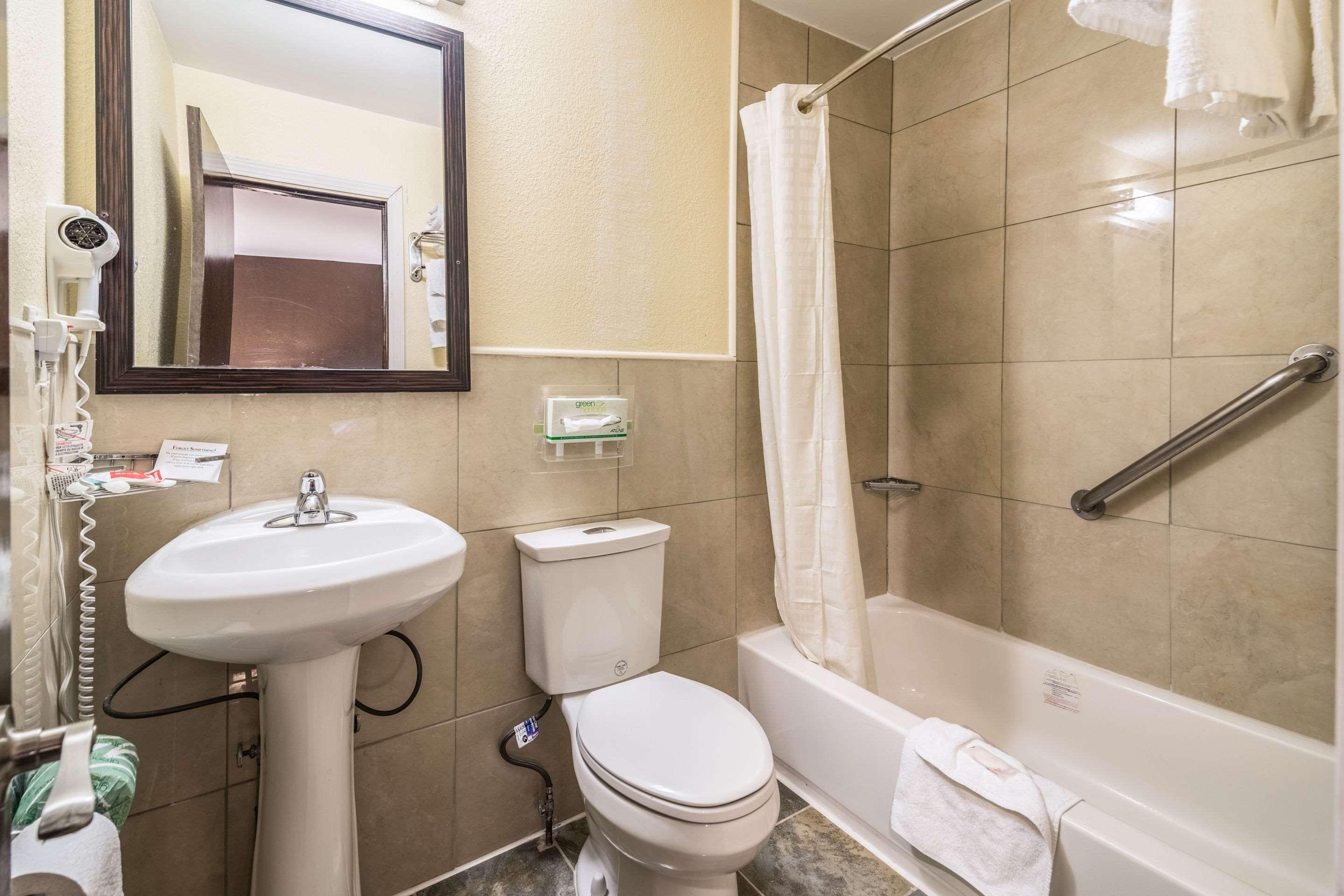 Econo Lodge Rutland City Near Hwy 7 Buitenkant foto