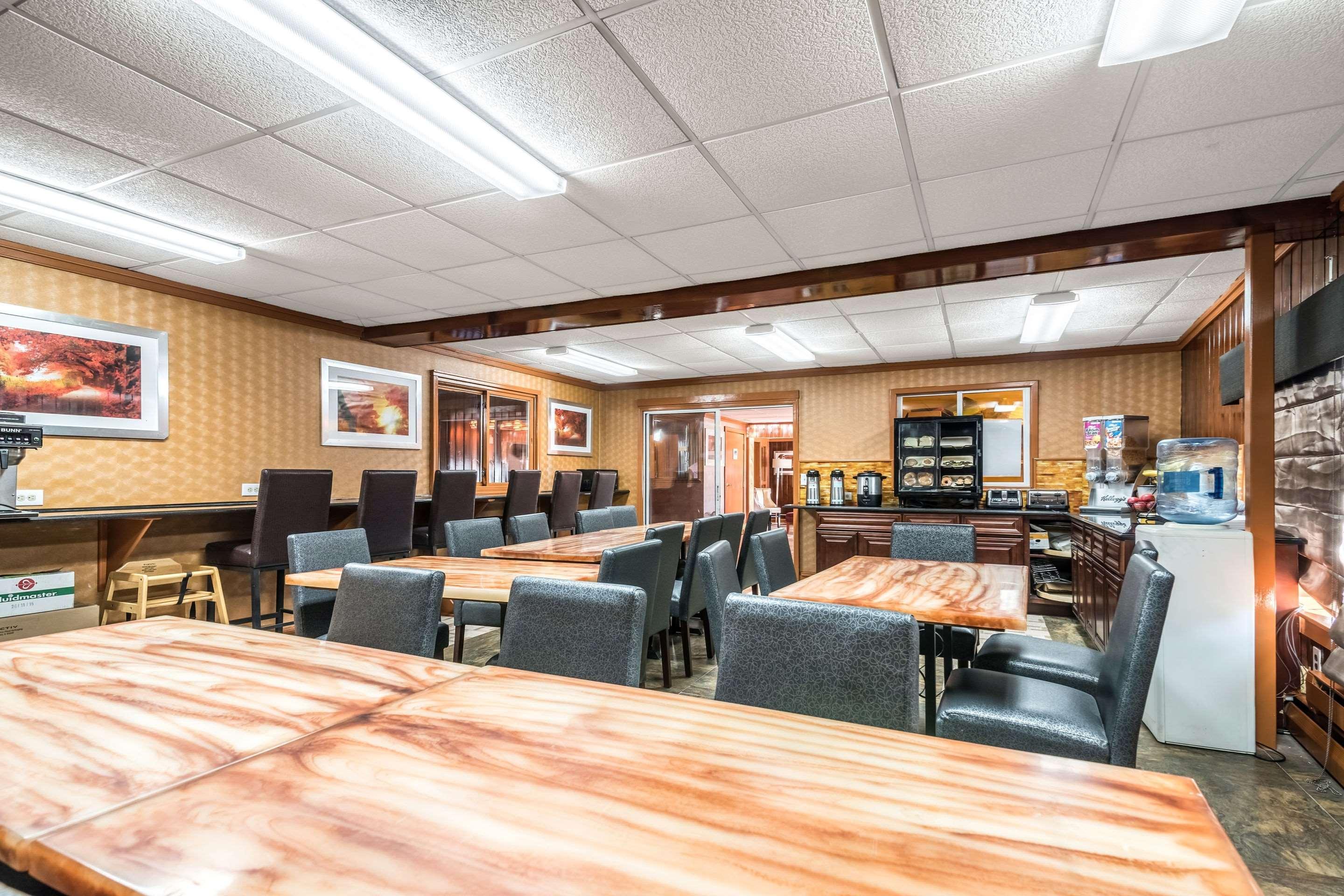 Econo Lodge Rutland City Near Hwy 7 Buitenkant foto