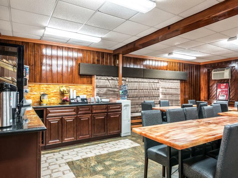 Econo Lodge Rutland City Near Hwy 7 Buitenkant foto